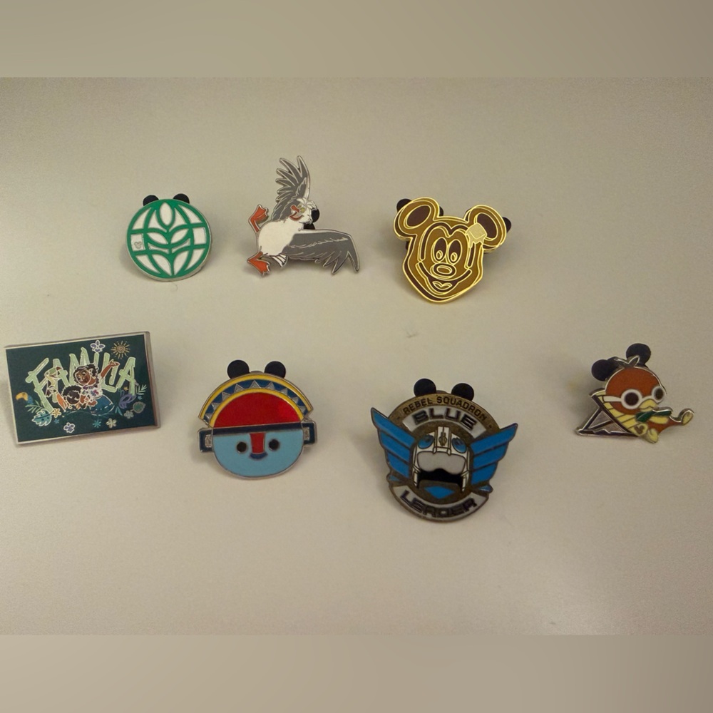 Disney Pin Set